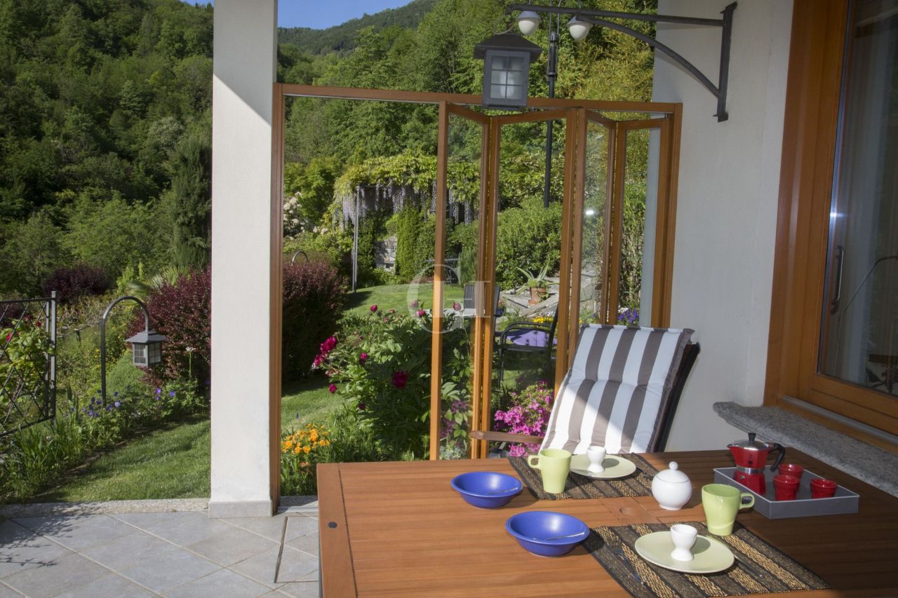 Вилла у озера Комо, Италия, 400 м² - фото 8