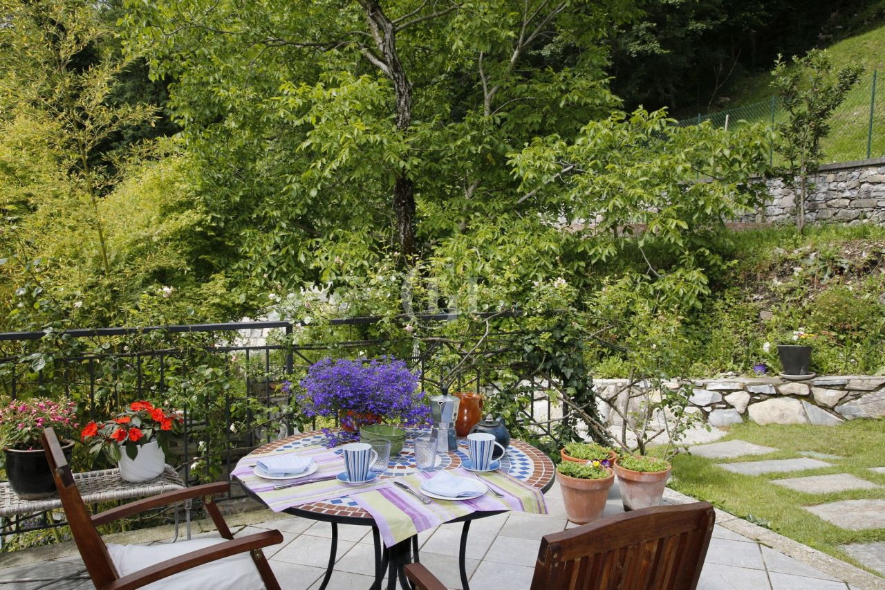 Вилла у озера Комо, Италия, 400 м² - фото 13