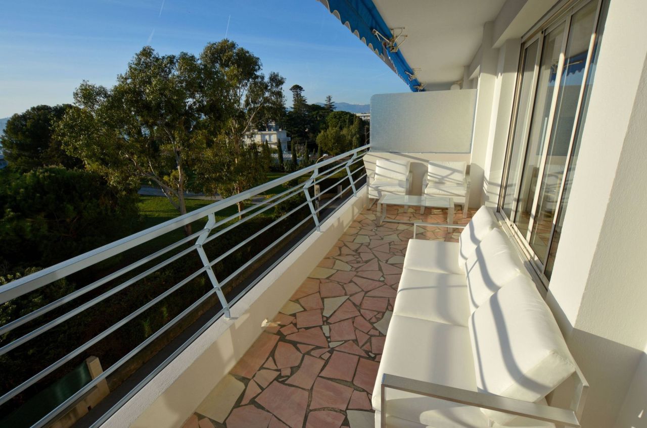 Апартаменты в Антибе, Франция, 96 м² - фото 1