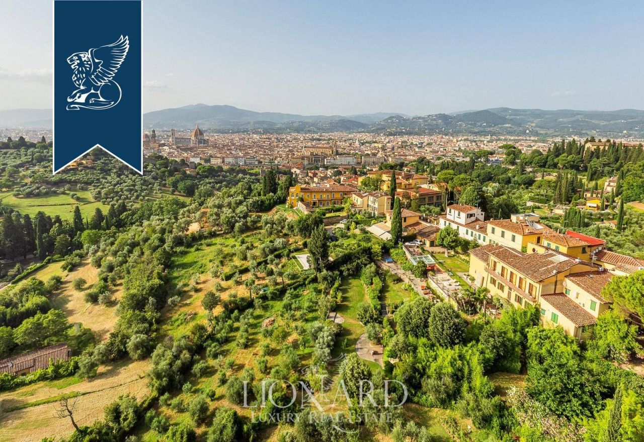 Вилла во Флоренции, Италия, 800 м² - фото 1