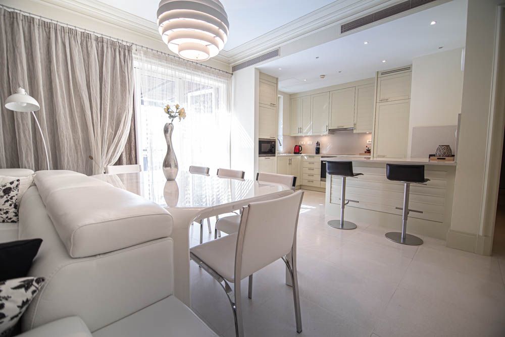 Квартира в Тивате, Черногория, 170 м² - фото 1