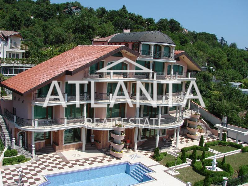 Отель, гостиница в Варне, Болгария, 2 000 м² - фото 1