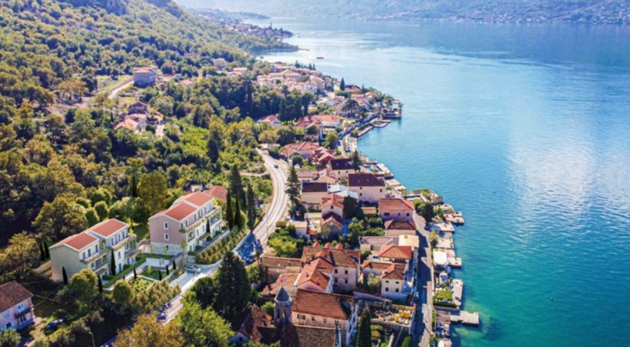 Земля в Доброте, Черногория, 3 267 м² - фото 1