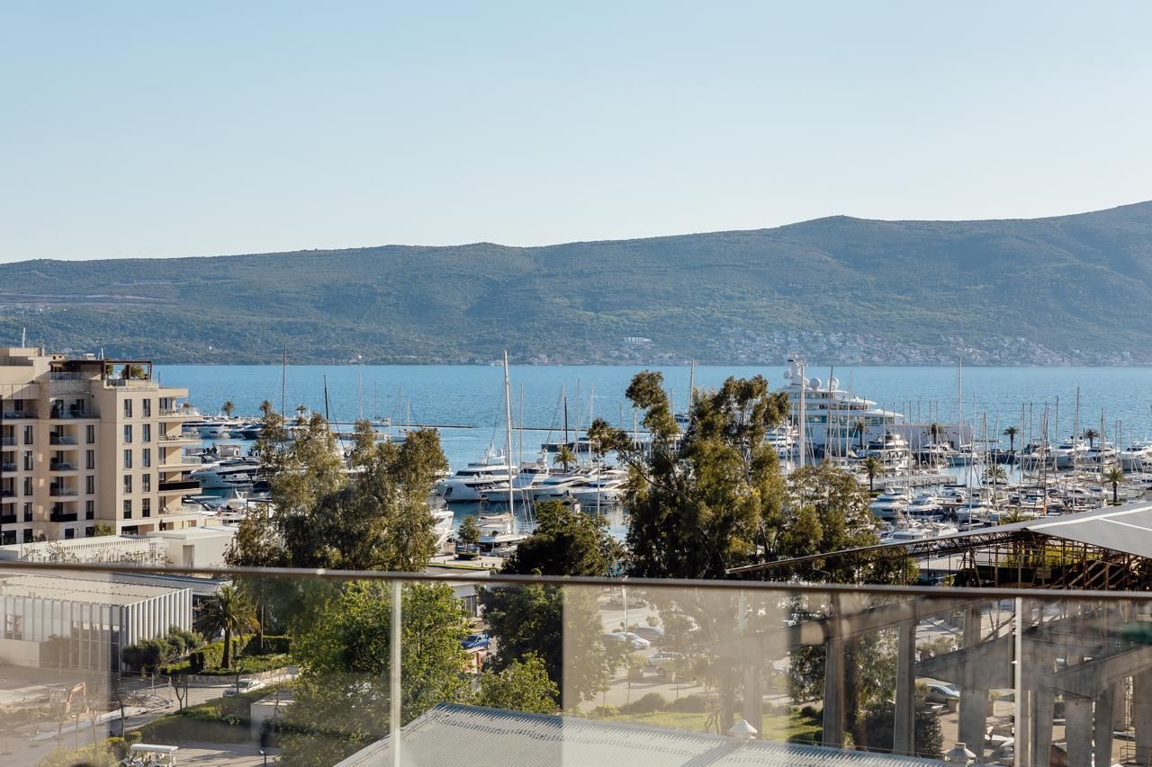 Пентхаус в Тивате, Черногория, 180 м² - фото 1