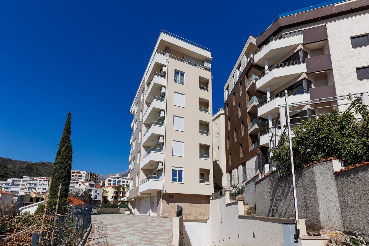Квартира в Бечичи, Черногория, 50 м² - фото 1
