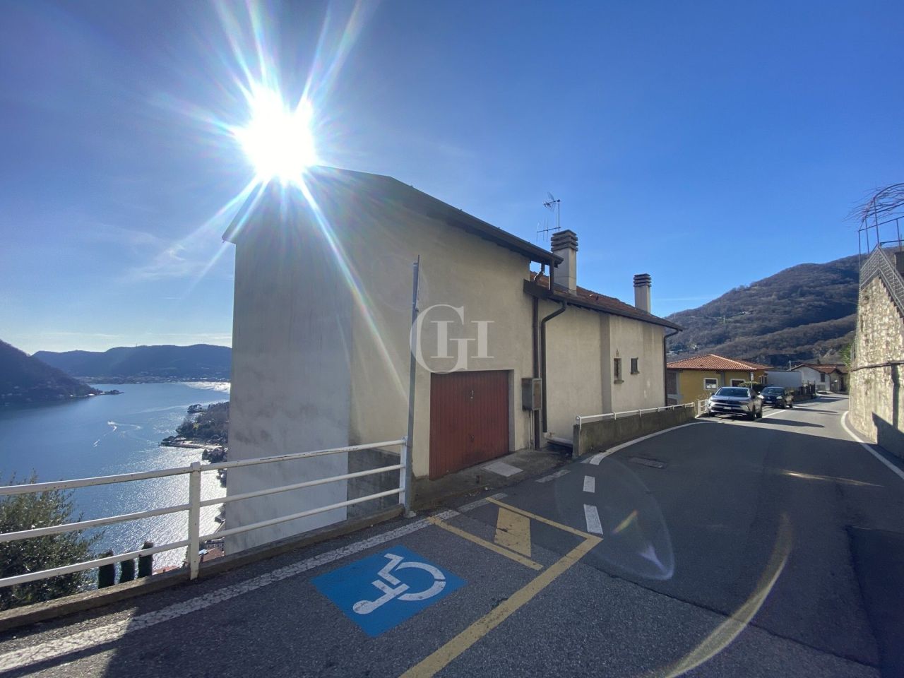 Вилла у озера Комо, Италия, 200 м² - фото 3