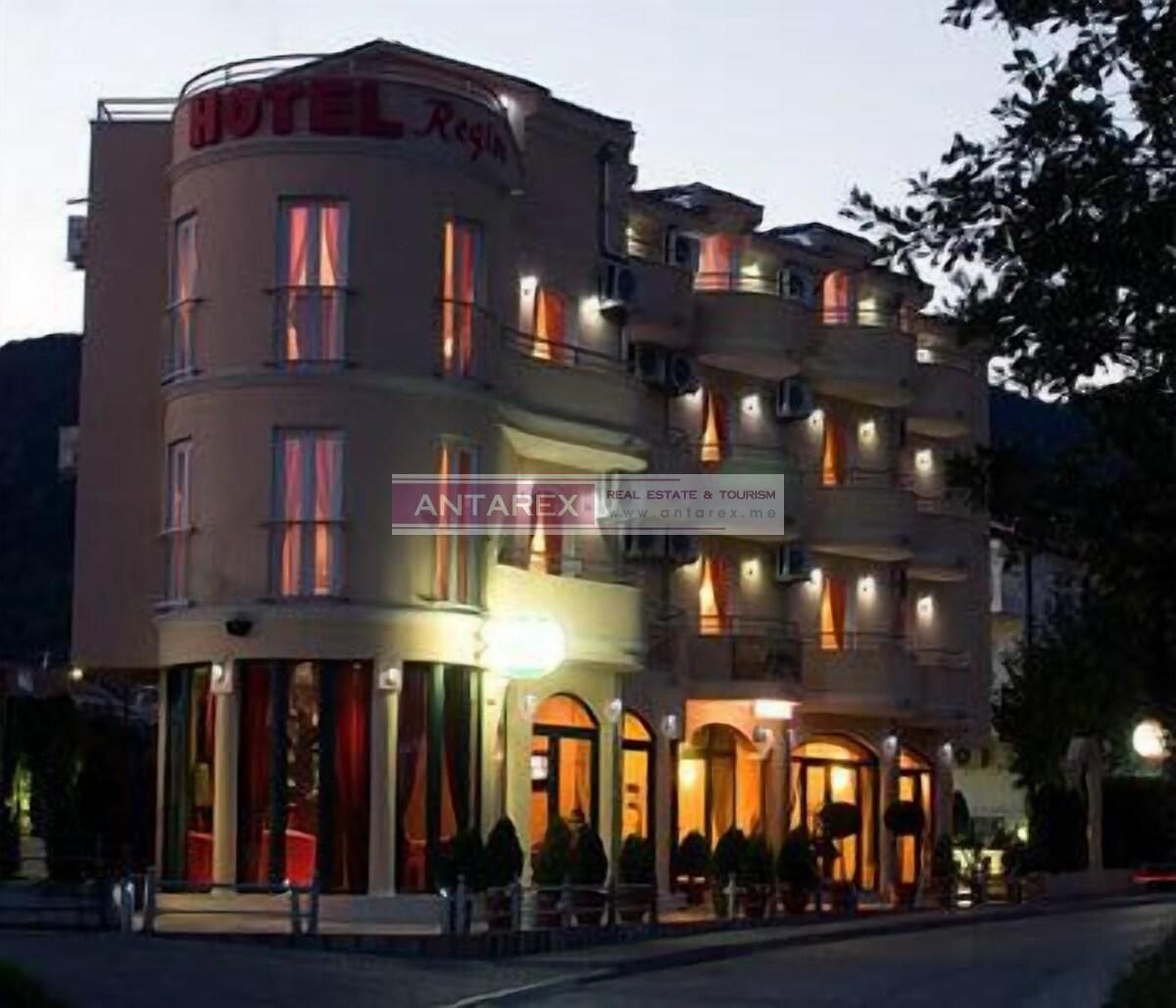 Коммерческая недвижимость в Биеле, Черногория, 1 100 м² - фото 2