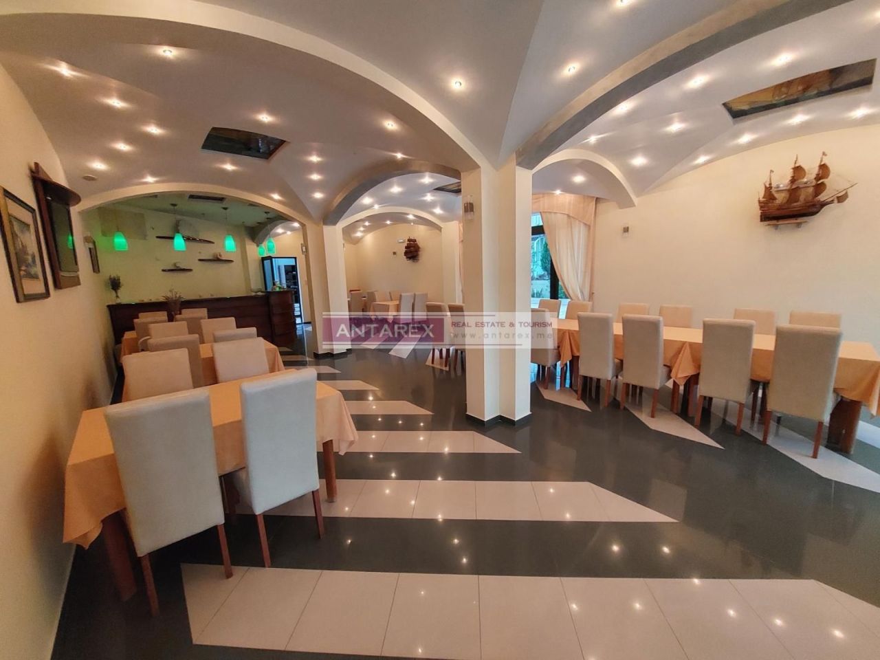 Коммерческая недвижимость в Биеле, Черногория, 1 100 м² - фото 3