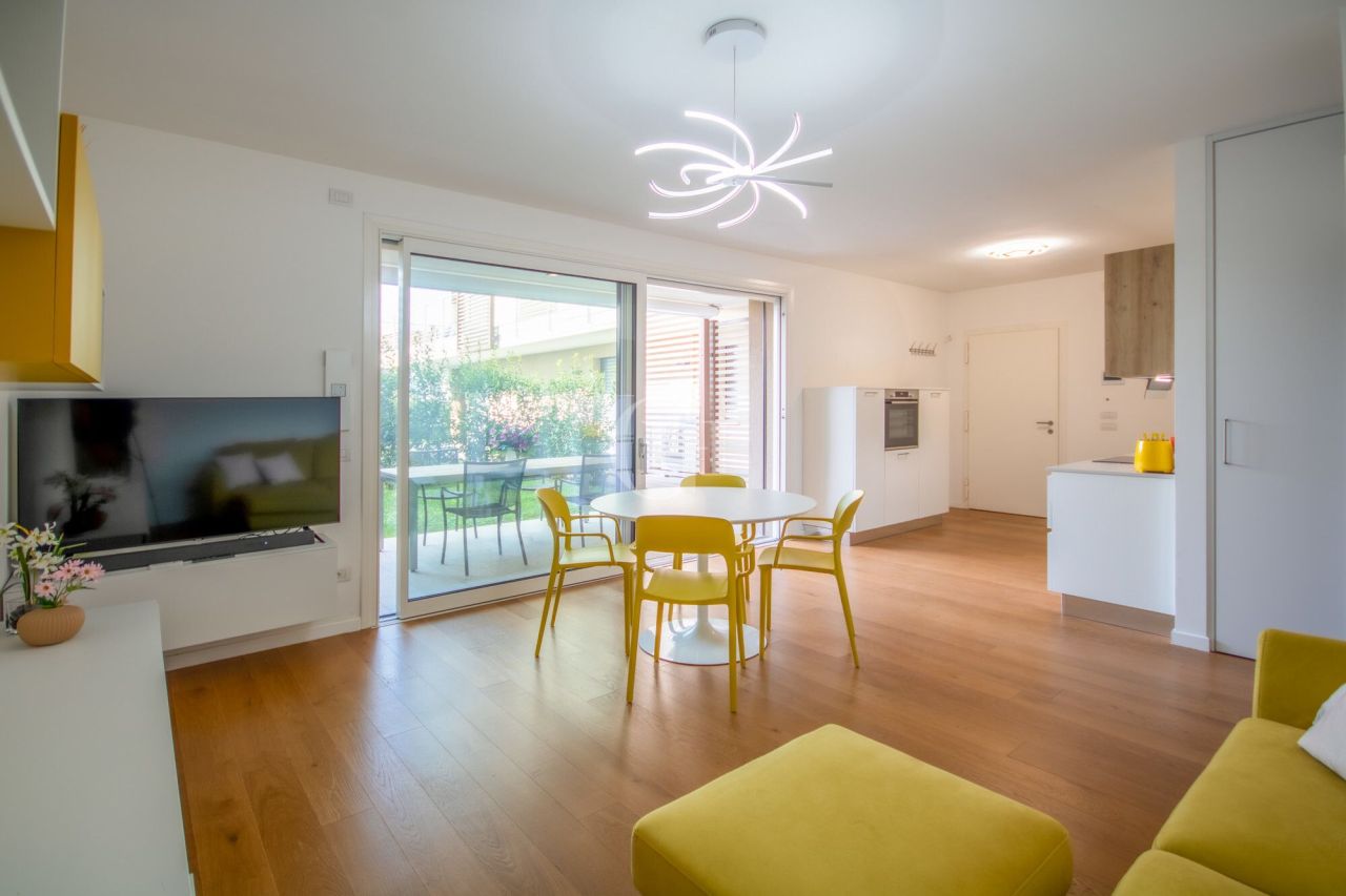 Апартаменты у озера Гарда, Италия, 90 м² - фото 2