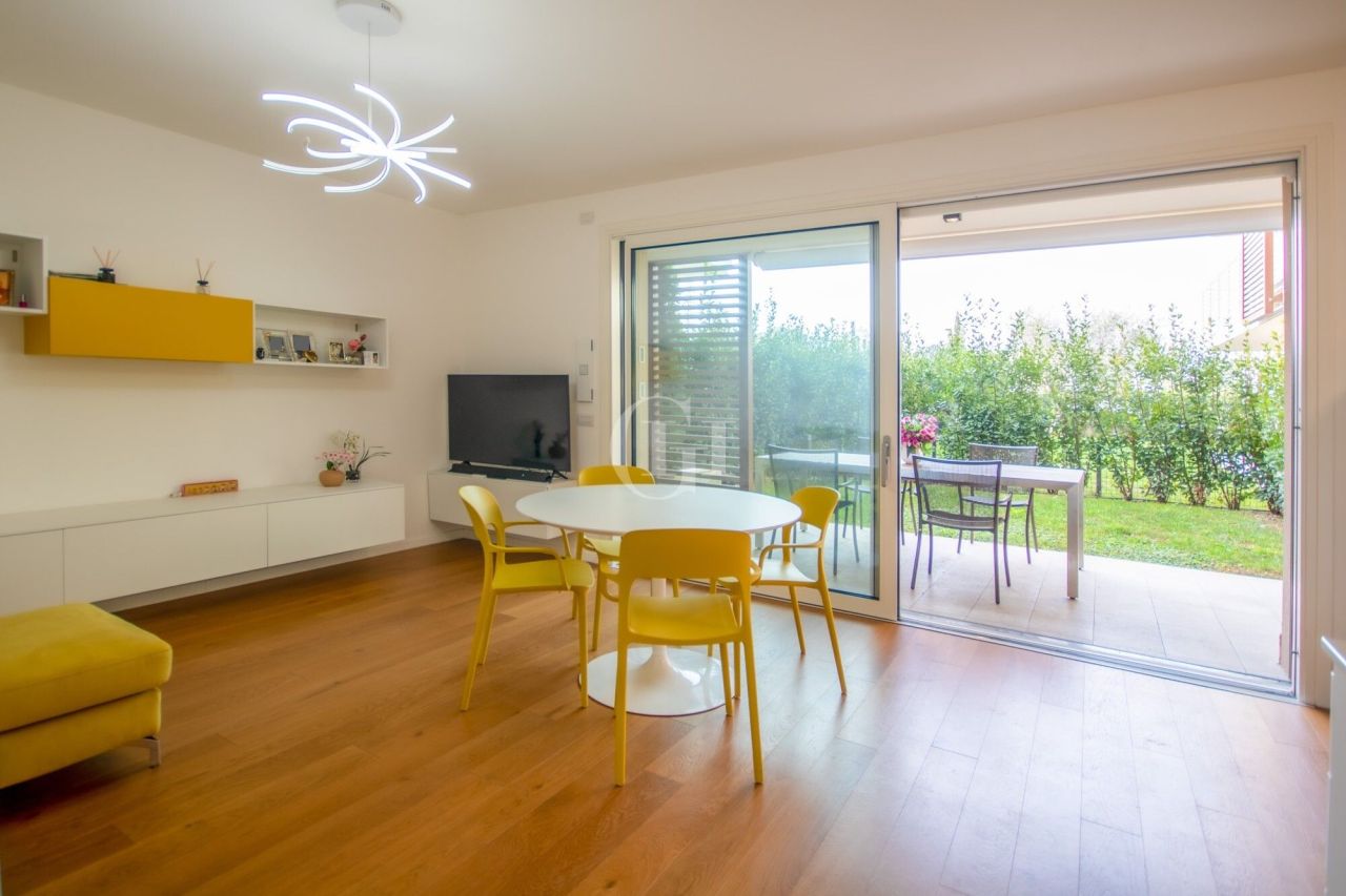 Апартаменты у озера Гарда, Италия, 90 м² - фото 4