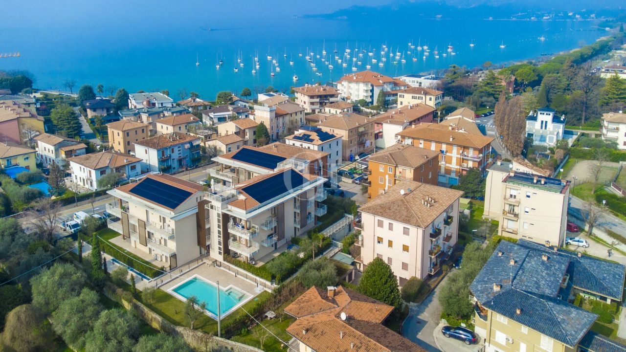 Апартаменты у озера Гарда, Италия, 90 м² - фото 1