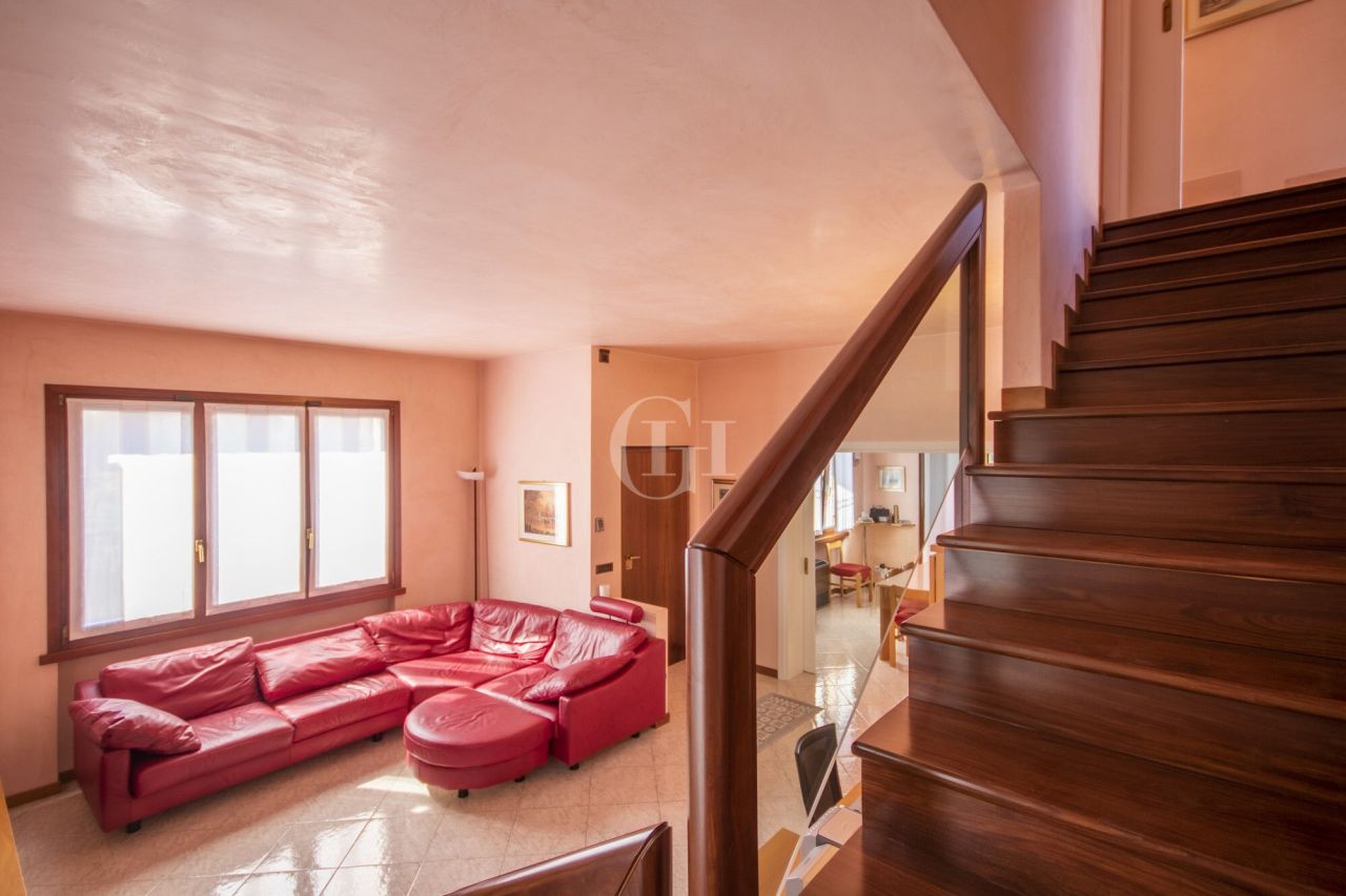 Вилла у озера Гарда, Италия, 300 м² - фото 8