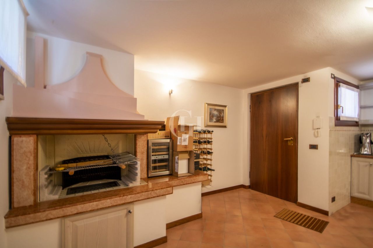 Вилла у озера Гарда, Италия, 300 м² - фото 16