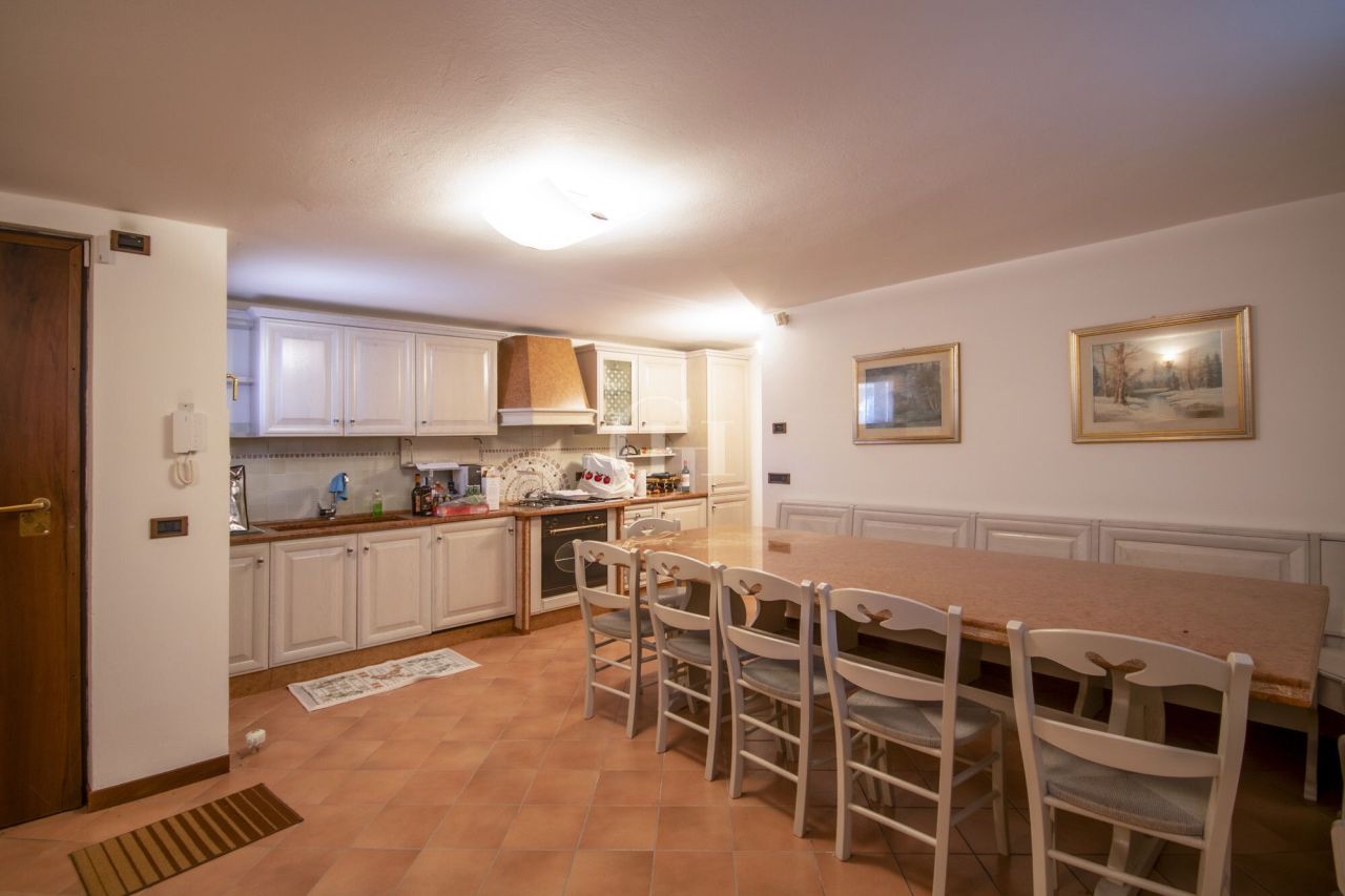 Вилла у озера Гарда, Италия, 300 м² - фото 17