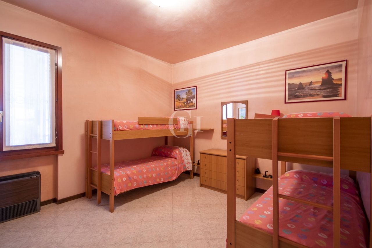 Вилла у озера Гарда, Италия, 300 м² - фото 13