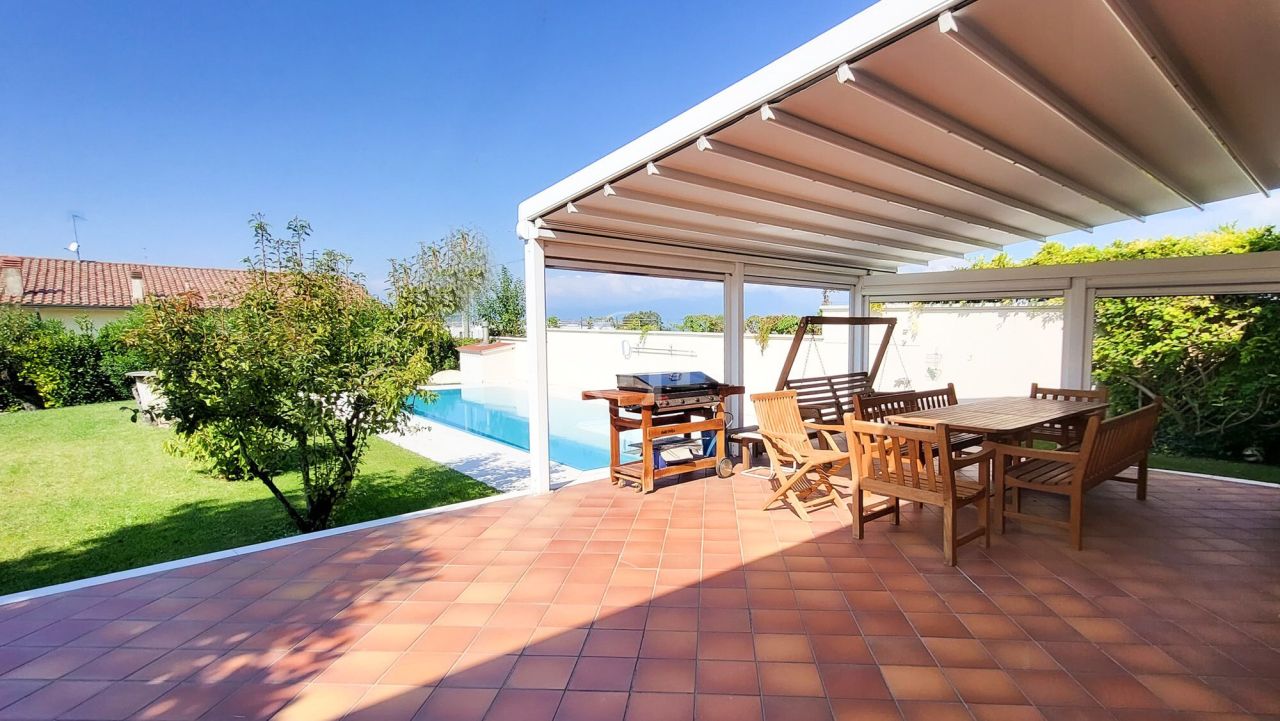 Вилла у озера Гарда, Италия, 300 м² - фото 3