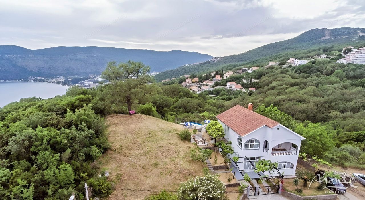 Земля в Херцег-Нови, Черногория, 1 114 м² - фото 1