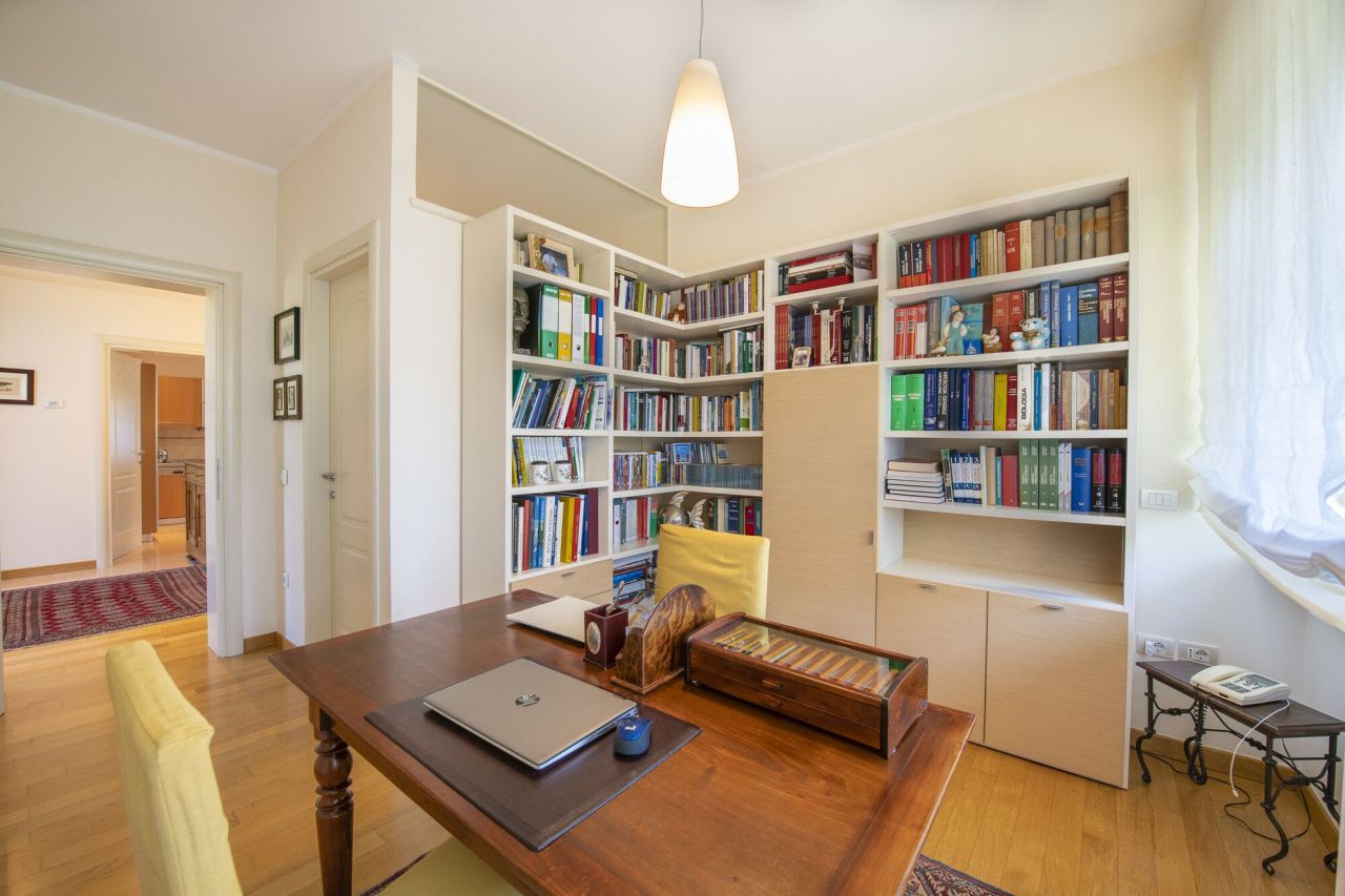 Вилла у озера Гарда, Италия, 600 м² - фото 4