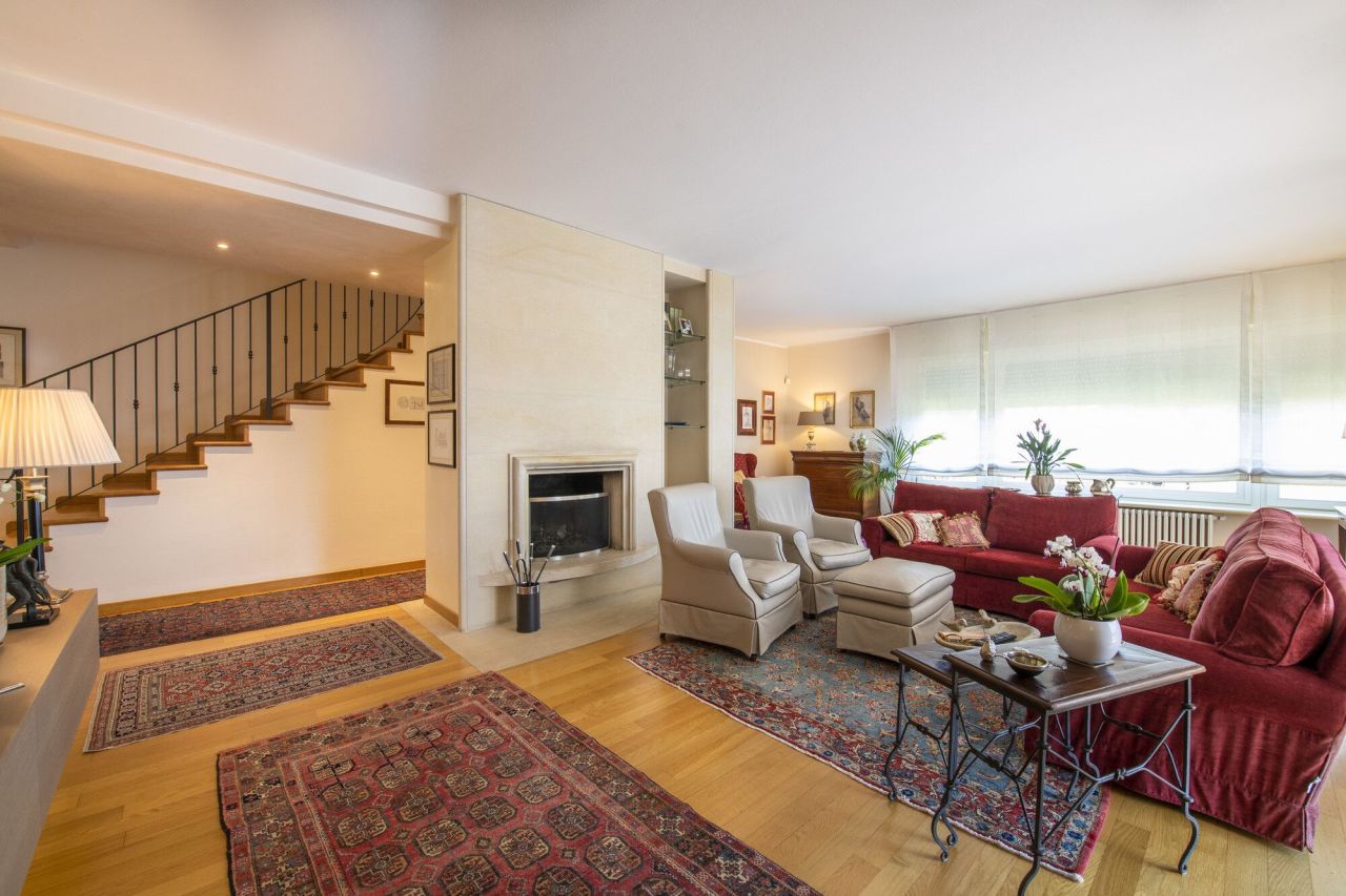 Вилла у озера Гарда, Италия, 600 м² - фото 9