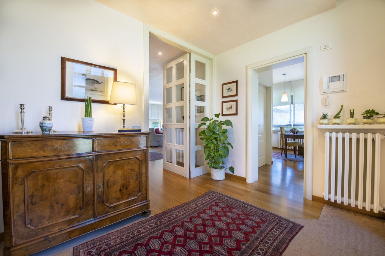 Вилла у озера Гарда, Италия, 600 м² - фото 3