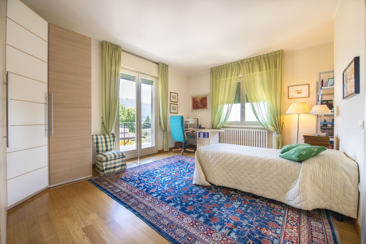 Вилла у озера Гарда, Италия, 600 м² - фото 12