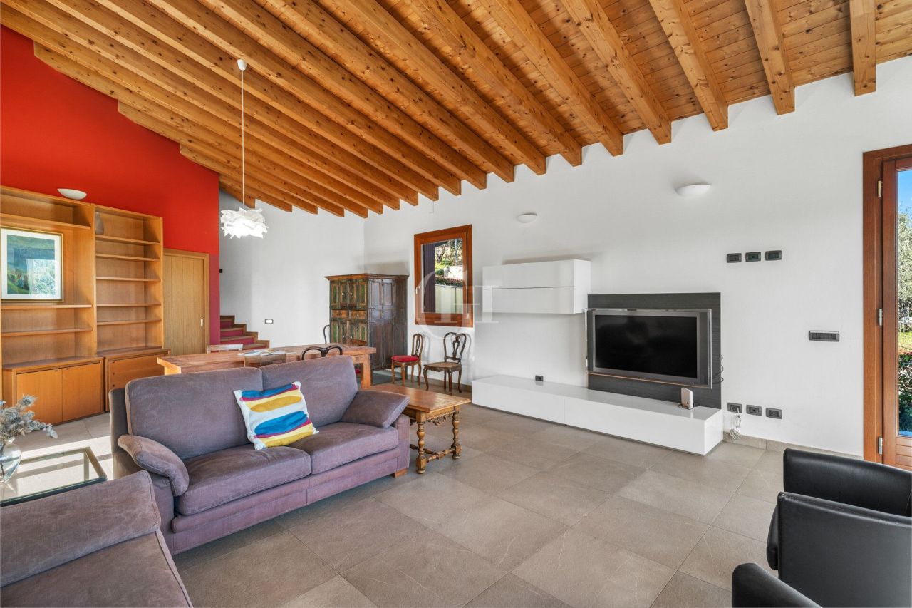 Вилла у озера Гарда, Италия, 242 м² - фото 3