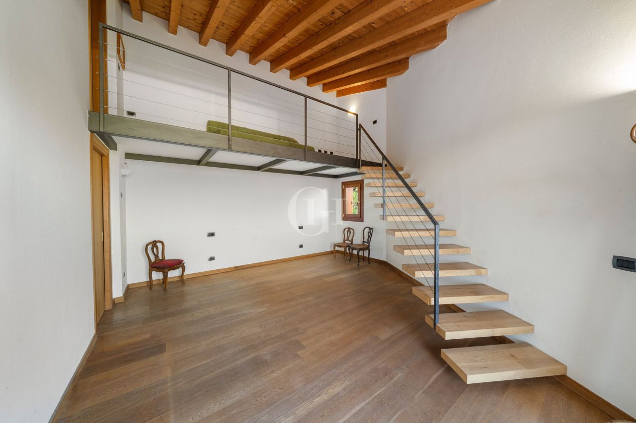 Вилла у озера Гарда, Италия, 242 м² - фото 11