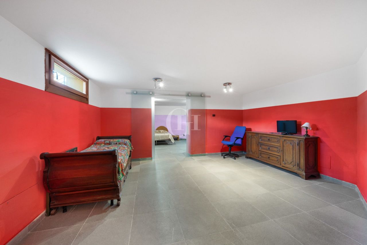 Вилла у озера Гарда, Италия, 242 м² - фото 13