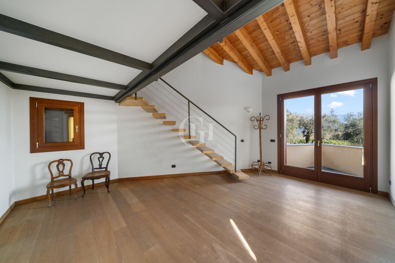 Вилла у озера Гарда, Италия, 242 м² - фото 10