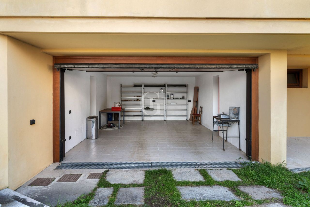 Вилла у озера Гарда, Италия, 242 м² - фото 15