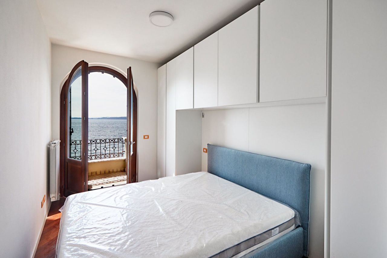 Пентхаус у озера Гарда, Италия, 81 м² - фото 11