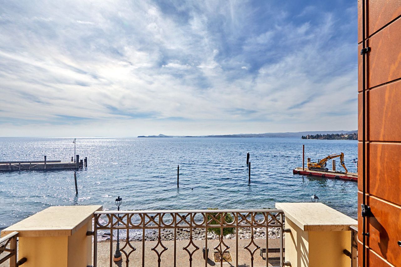 Пентхаус у озера Гарда, Италия, 81 м² - фото 6