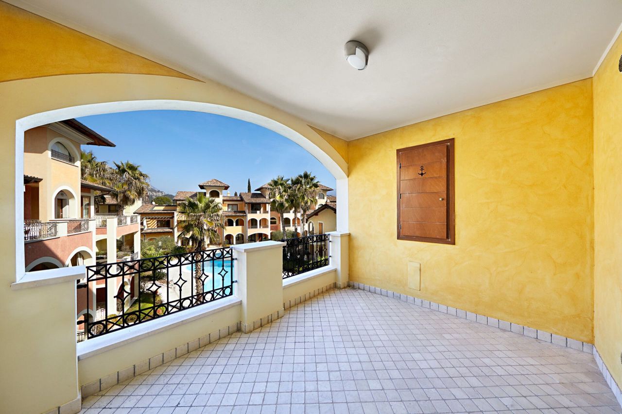 Пентхаус у озера Гарда, Италия, 81 м² - фото 13