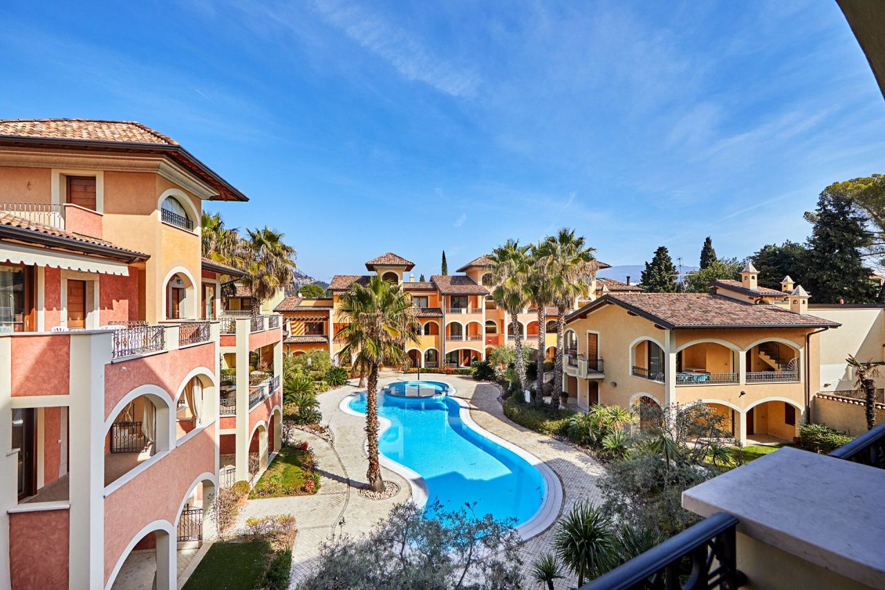 Пентхаус у озера Гарда, Италия, 81 м² - фото 14