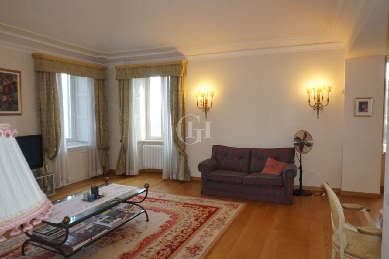 Апартаменты у озера Комо, Италия, 230 м² - фото 8