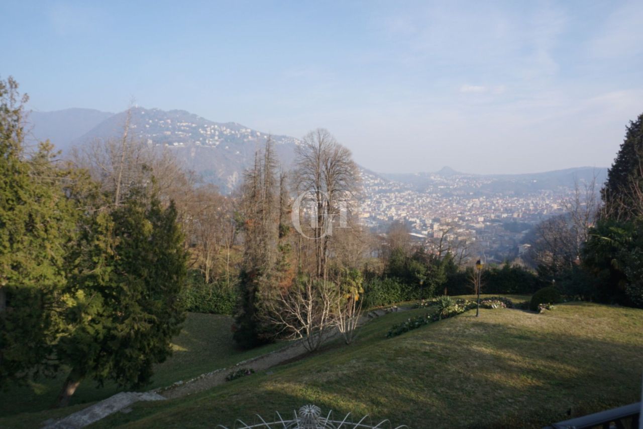 Апартаменты у озера Комо, Италия, 230 м² - фото 13