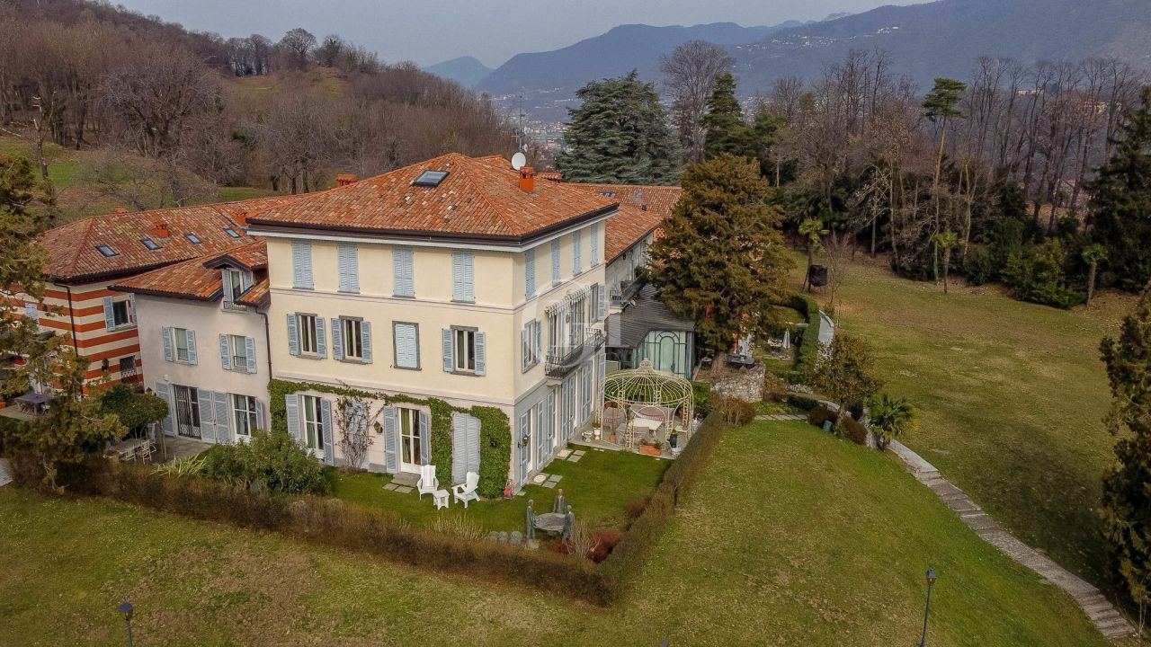 Апартаменты у озера Комо, Италия, 230 м² - фото 2