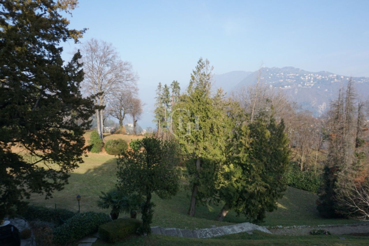 Апартаменты у озера Комо, Италия, 230 м² - фото 14