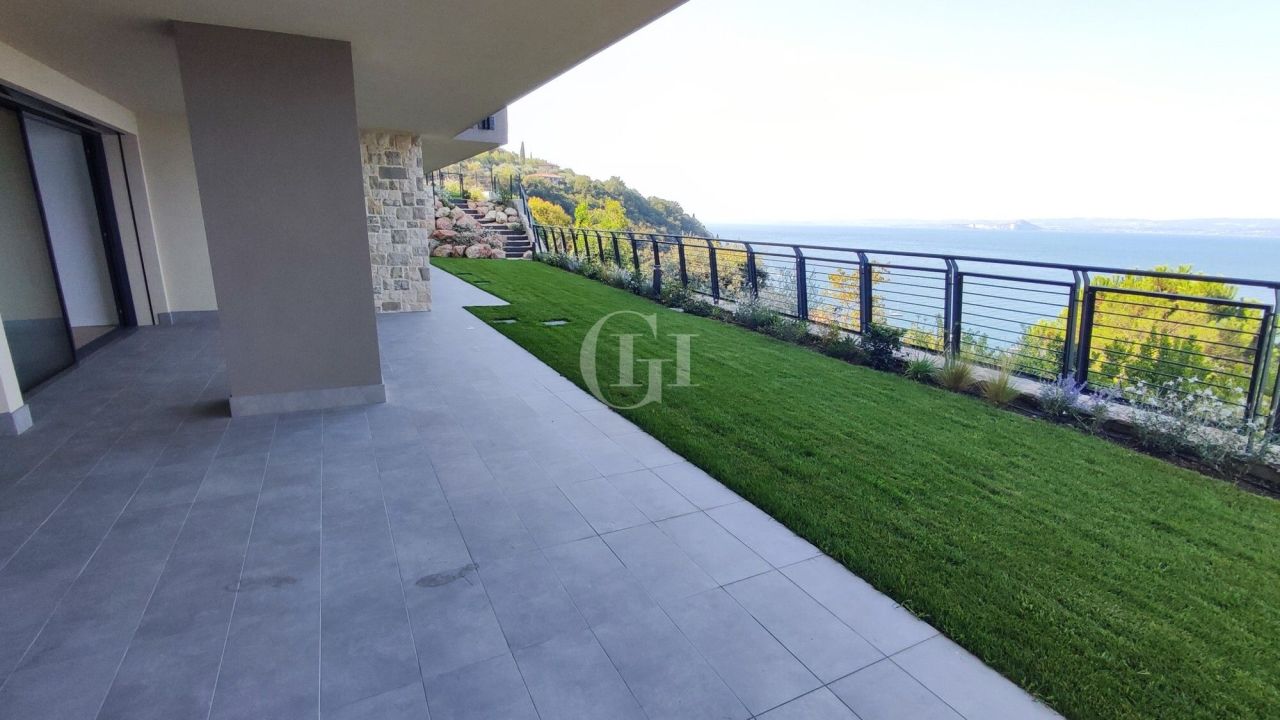 Апартаменты у озера Гарда, Италия, 225 м² - фото 1