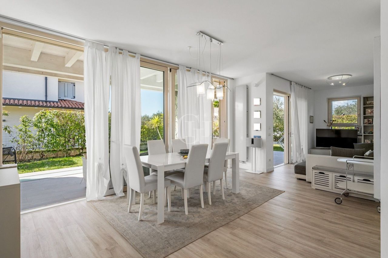 Вилла у озера Гарда, Италия, 330 м² - фото 4