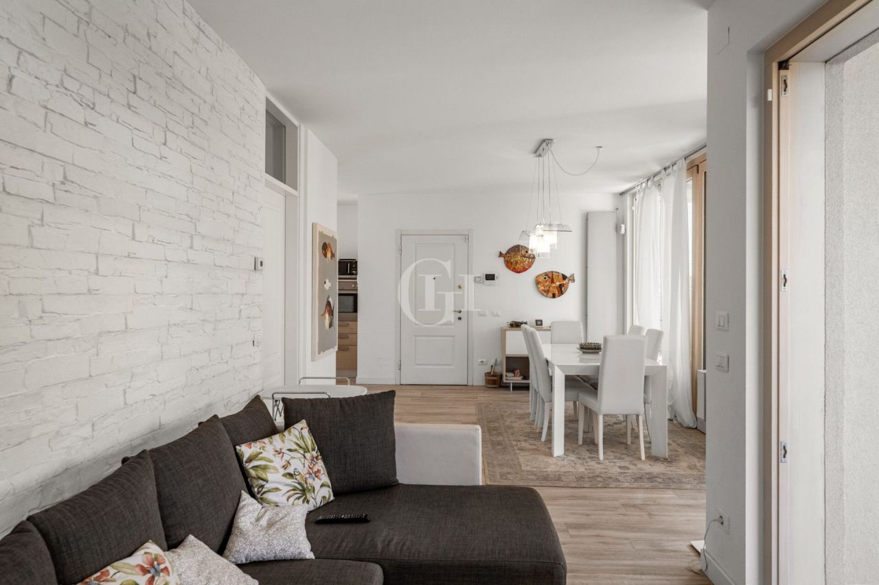 Вилла у озера Гарда, Италия, 330 м² - фото 6