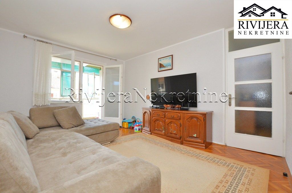 Квартира в Херцег-Нови, Черногория, 60 м² - фото 1