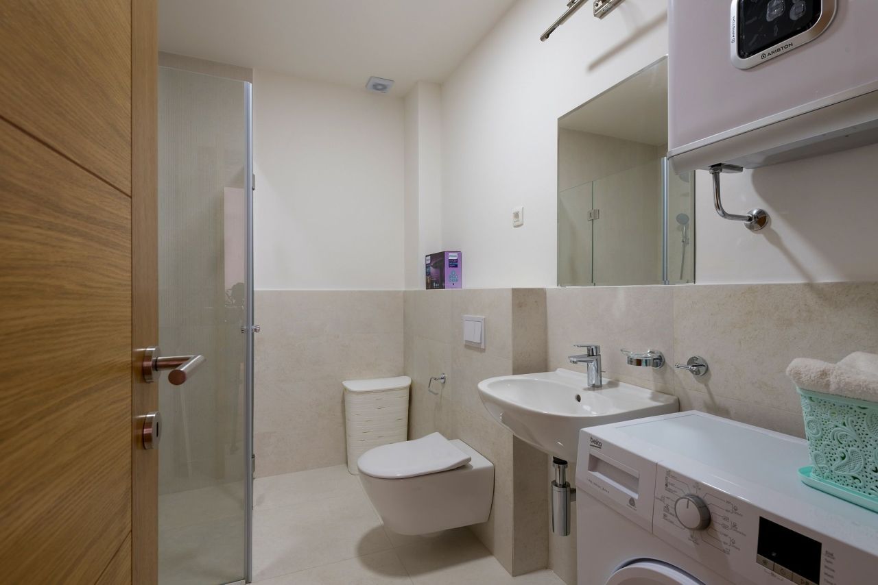 Квартира в Тивате, Черногория, 76 м² - фото 8