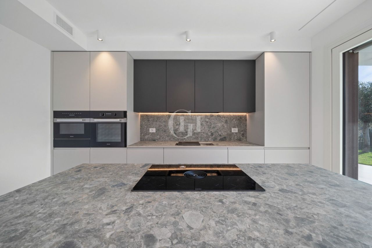 Вилла у озера Гарда, Италия, 260 м² - фото 4