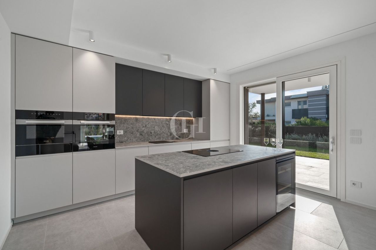 Вилла у озера Гарда, Италия, 260 м² - фото 5