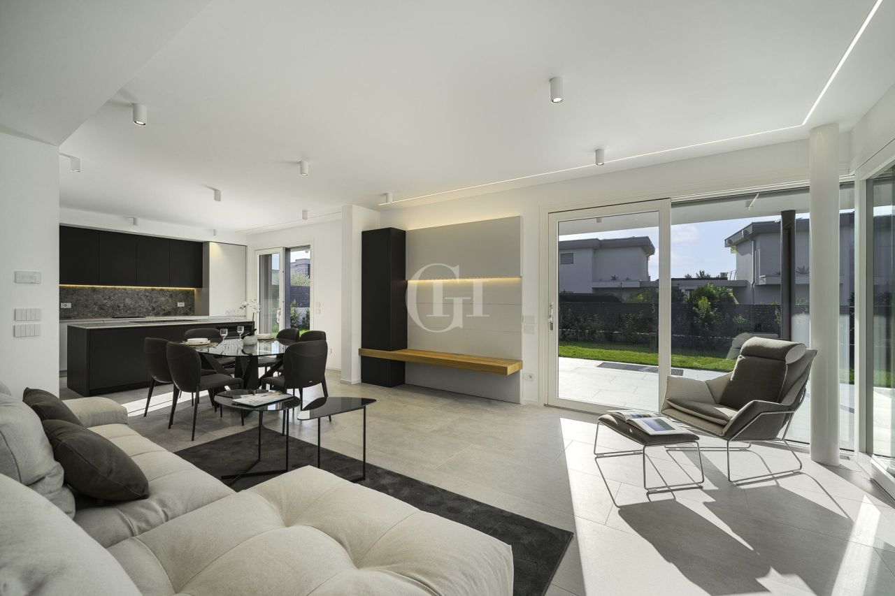 Вилла у озера Гарда, Италия, 260 м² - фото 7