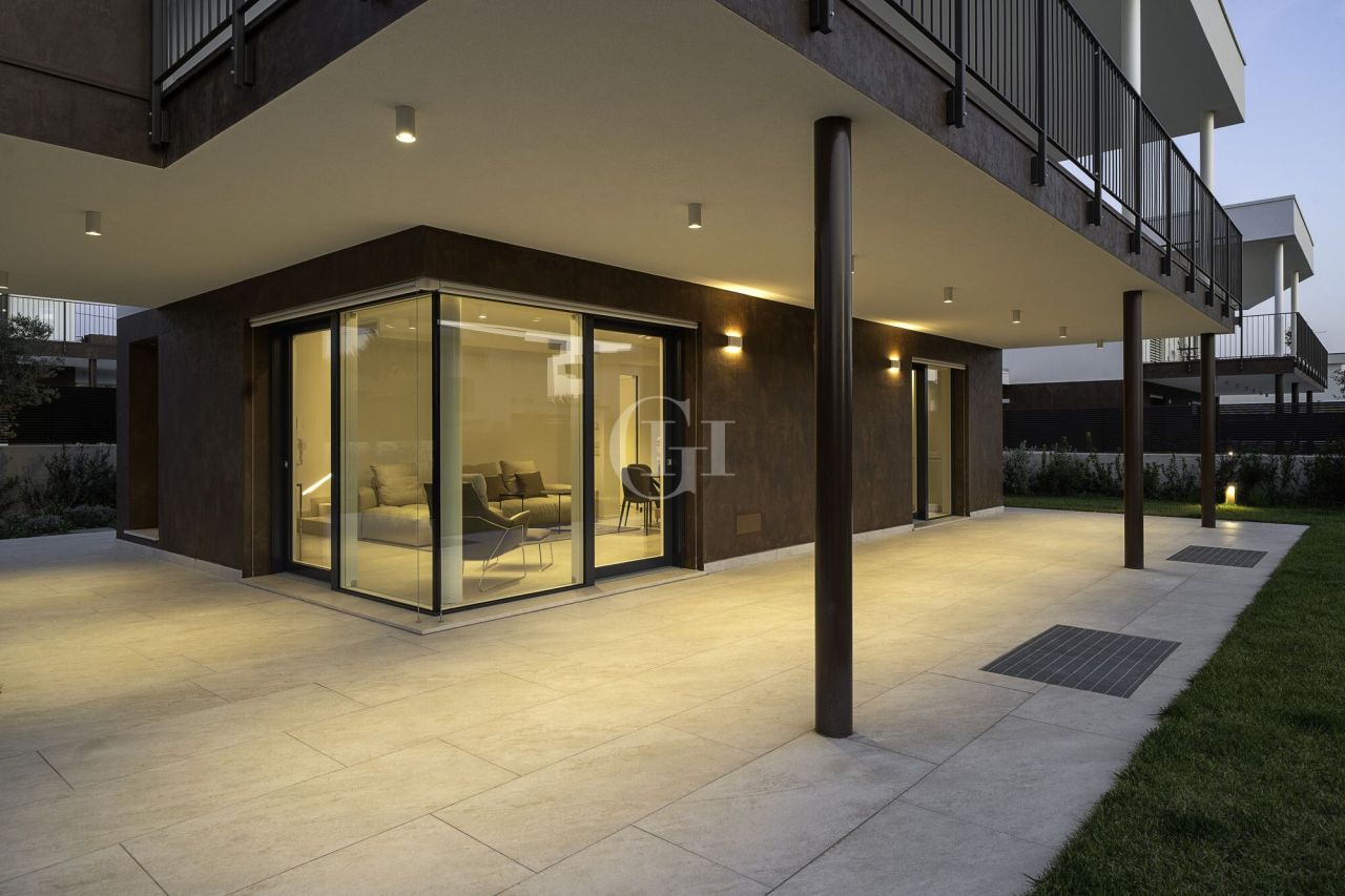 Вилла у озера Гарда, Италия, 260 м² - фото 2