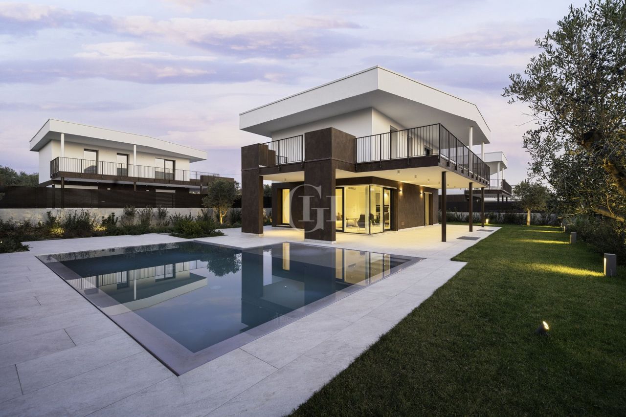 Вилла у озера Гарда, Италия, 260 м² - фото 9