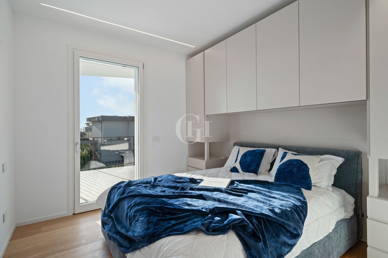 Вилла у озера Гарда, Италия, 260 м² - фото 14