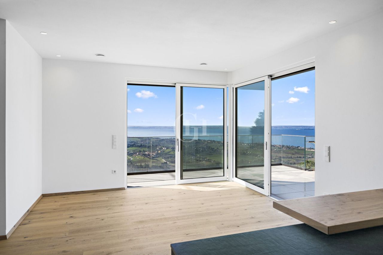 Вилла у озера Гарда, Италия, 402 м² - фото 7